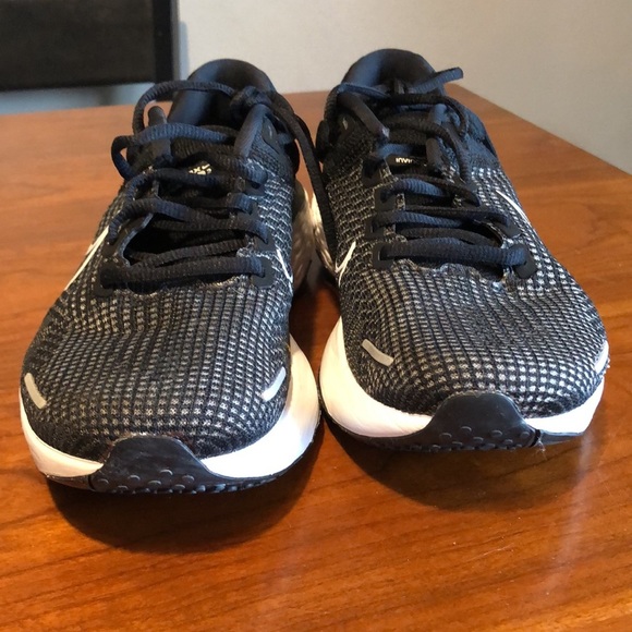 Nike ZoomX Invincible Run Flyknit 2 Woman’s DC9993-001 - Picture 2 of 9